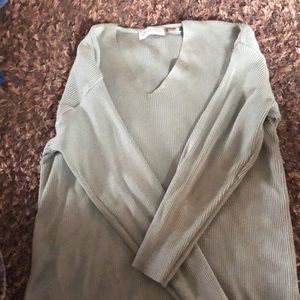 Size Ned light green sweater